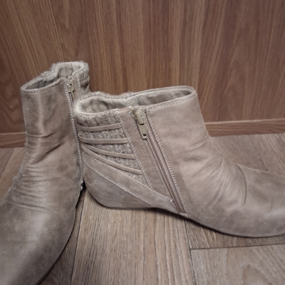 Peanuts Beige Ankle Booties